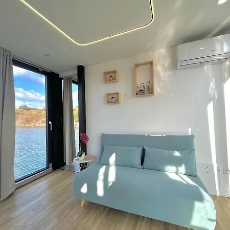 보트호텔 Houseboat Blue Lagoon 스틴티노