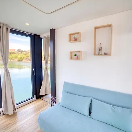 Båthotell Houseboat Blue Lagoon *