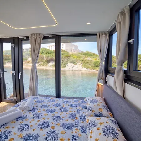 Båthotell Houseboat Blue Lagoon